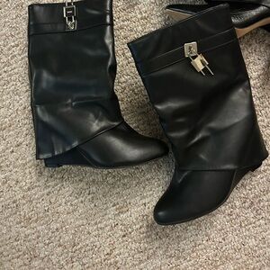 Stylish Black Leather Women's Boots